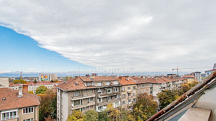 One-Bedroom Apartment near Zaimov Park