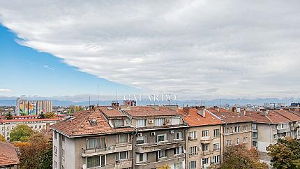 One-Bedroom Apartment near Zaimov Park