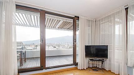 Слънчев апартамент с две спални и гараж в затворен комплекс, кв.Кръстова вада