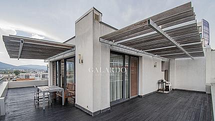 Слънчев апартамент с две спални и гараж в затворен комплекс, кв.Кръстова вада