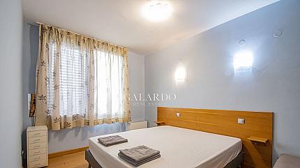 Слънчев апартамент с две спални и гараж в затворен комплекс, кв.Кръстова вада