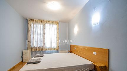 Слънчев апартамент с две спални и гараж в затворен комплекс, кв.Кръстова вада