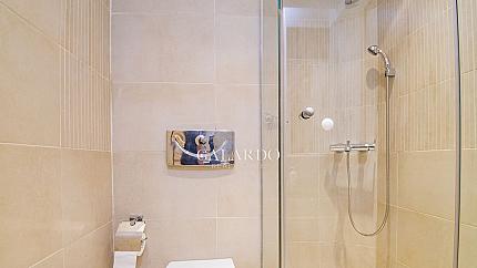 Слънчев апартамент с две спални и гараж в затворен комплекс, кв.Кръстова вада