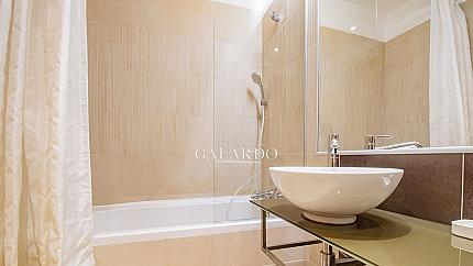 Слънчев апартамент с две спални и гараж в затворен комплекс, кв.Кръстова вада