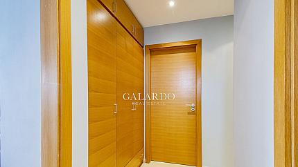 Слънчев апартамент с две спални и гараж в затворен комплекс, кв.Кръстова вада