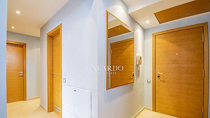 Слънчев апартамент с две спални и гараж в затворен комплекс, кв.Кръстова вада