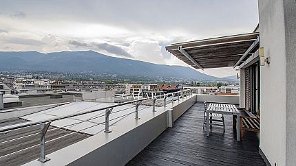 Слънчев апартамент с две спални и гараж в затворен комплекс, кв.Кръстова вада