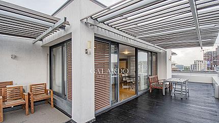 Слънчев апартамент с две спални и гараж в затворен комплекс, кв.Кръстова вада