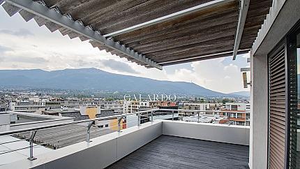 Слънчев апартамент с две спални и гараж в затворен комплекс, кв.Кръстова вада