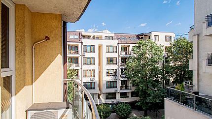 Стилен тристаен апартамент под наем