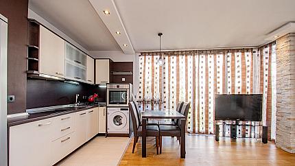 Стилен тристаен апартамент под наем