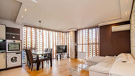 Стилен тристаен апартамент под наем