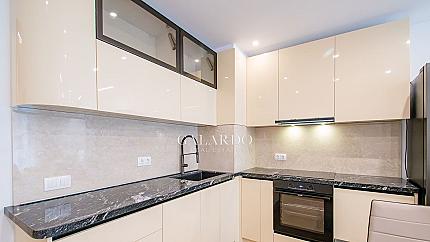 Чисто нов апартамент с 2 спални под наем в South End комплекс