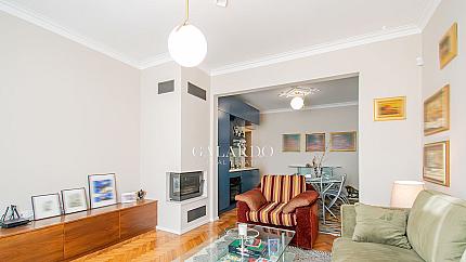 Artistic 2-bedroom apartment in Top Center