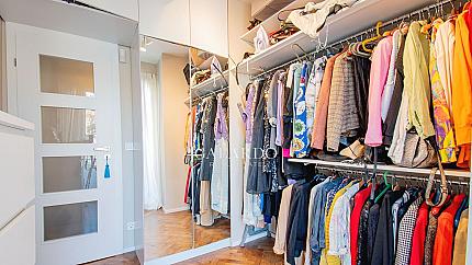 Артистичен апартамент с 2 спални в Топ център