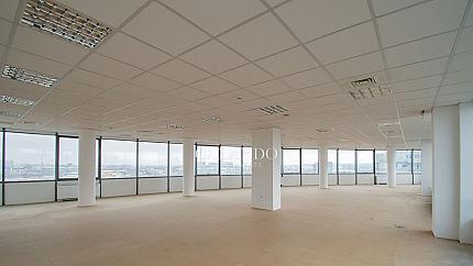 Spacious office in a luxury office building in the district. Friendship 2