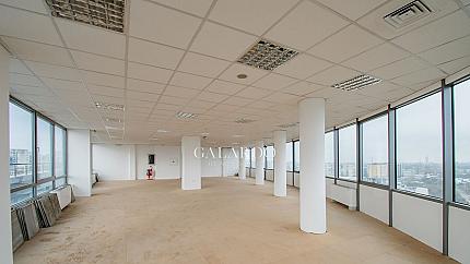 Spacious office in a luxury office building in the district. Friendship 2