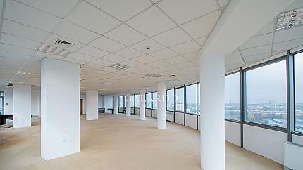 Spacious office in a luxury office building in the district. Druzhba 2
