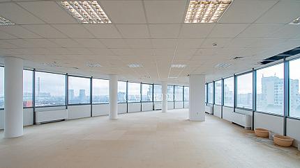 Spacious office in a luxury office building in the district. Druzhba 2