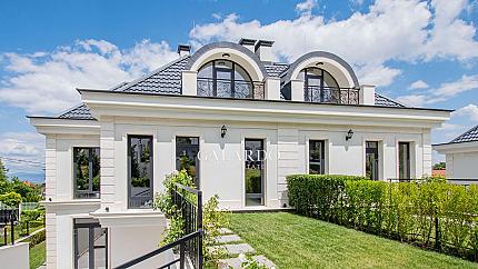 Невероятна къща "до ключ" в луксозен затворен комплекс