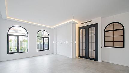 Невероятна къща "до ключ" в луксозен затворен комплекс