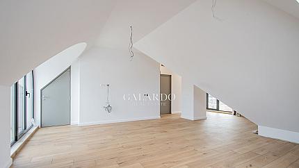 Невероятна къща "до ключ" в луксозен затворен комплекс