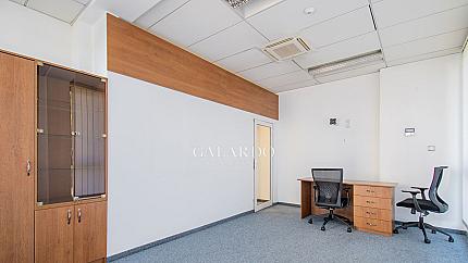 Офис под наем в представителна сграда в кв. Овча Купел