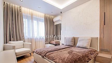 Тристаен апартамент в сграда на жълтите павета