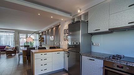 Комфортна градска къща в комплекс от затворен тип