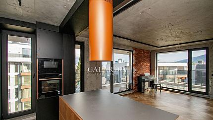 Exceptional spacious apartment in a boutique complex