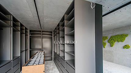 Exceptional spacious apartment in a boutique complex