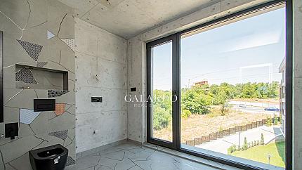 Exceptional spacious apartment in a boutique complex