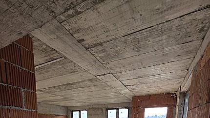 Spacious three-bedroom apartment in Karpuzitsa district