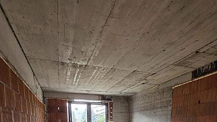 Spacious three-bedroom apartment in Karpuzitsa district