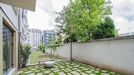 Stylish gallery-store just meters from Paradise Mall with 2 parking-spaces