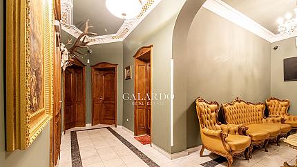 Уникални два етажа за продажба в престижна сграда в центъра на София