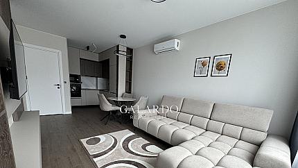 Луксозно обзаведен двустаен апартамент в кв. Малинова долина