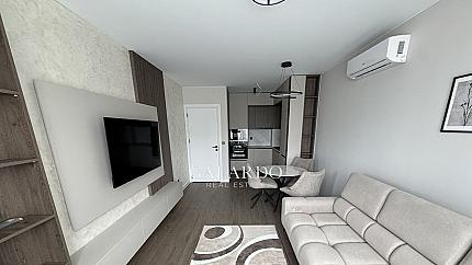 Луксозно обзаведен двустаен апартамент в кв. Малинова долина