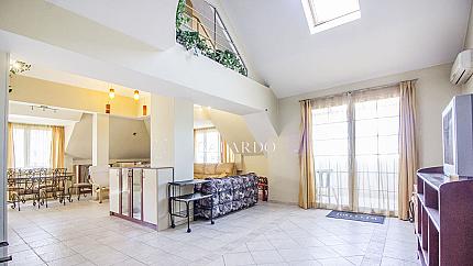 Апартамент с четири спални до Медицинска академия