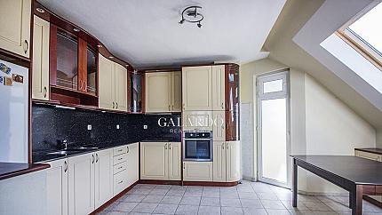 Апартамент с четири спални до Медицинска академия