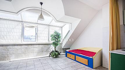 Апартамент с четири спални до Медицинска академия