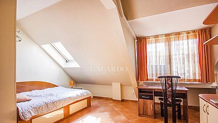 Апартамент с четири спални до Медицинска академия