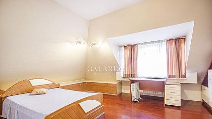 Апартамент с четири спални до Медицинска академия