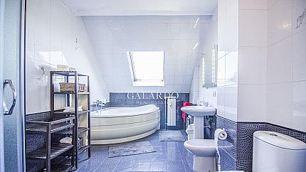 Апартамент с четири спални до Медицинска академия