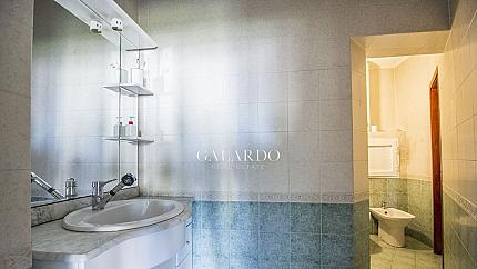 Апартамент с четири спални до Медицинска академия