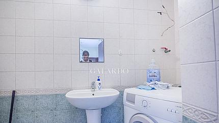 Апартамент с четири спални до Медицинска академия