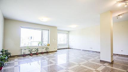 Просторен офис на бул. Тотлебен