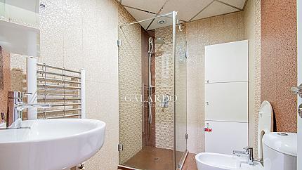 Aпартамент с две спални  под наем в кв. Белите брези