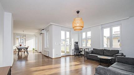 Слънчев апартамент с две спални и паркомясто в Резиденшъл парк