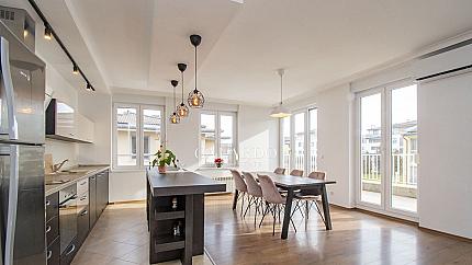 Слънчев апартамент с две спални и паркомясто в Резиденшъл парк